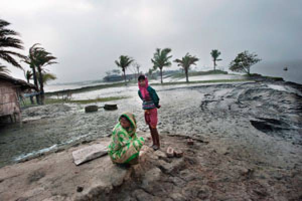 Kadir van Lohuizen | Bangladesh Climate rufugees, 2011