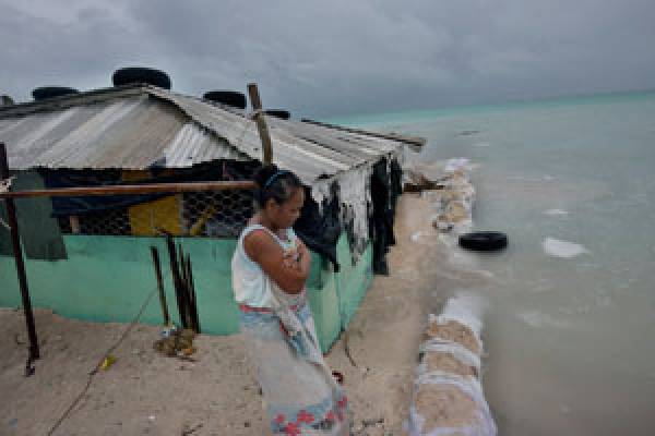 Kadir van Lohuizen | Climate change / sea-level rise in Kiribati, 2012